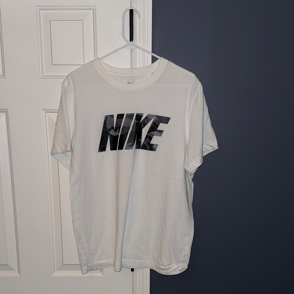 Nike White Short Sleeve Men's Tee